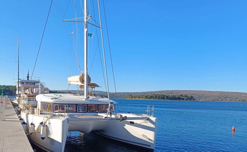 INDEPENDENT I – The new ELECTRIC HYBRID SAILING CATAMARAN at NAS Sailing Center in Punat, Croatia